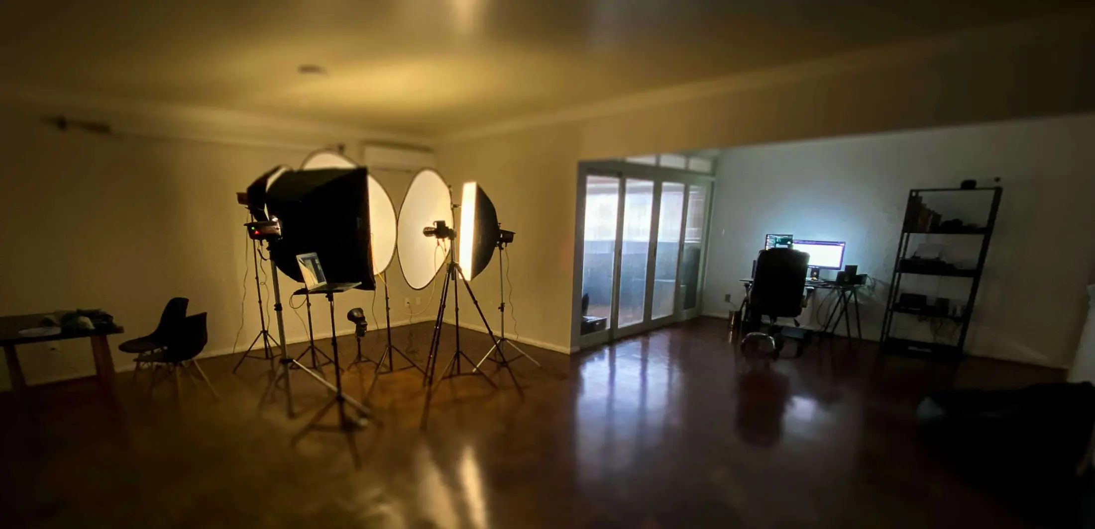 O estúdio da F/Still, em Vitória, com a iluminação montada